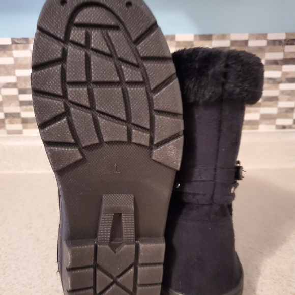 Boots - Picture 3 of 4